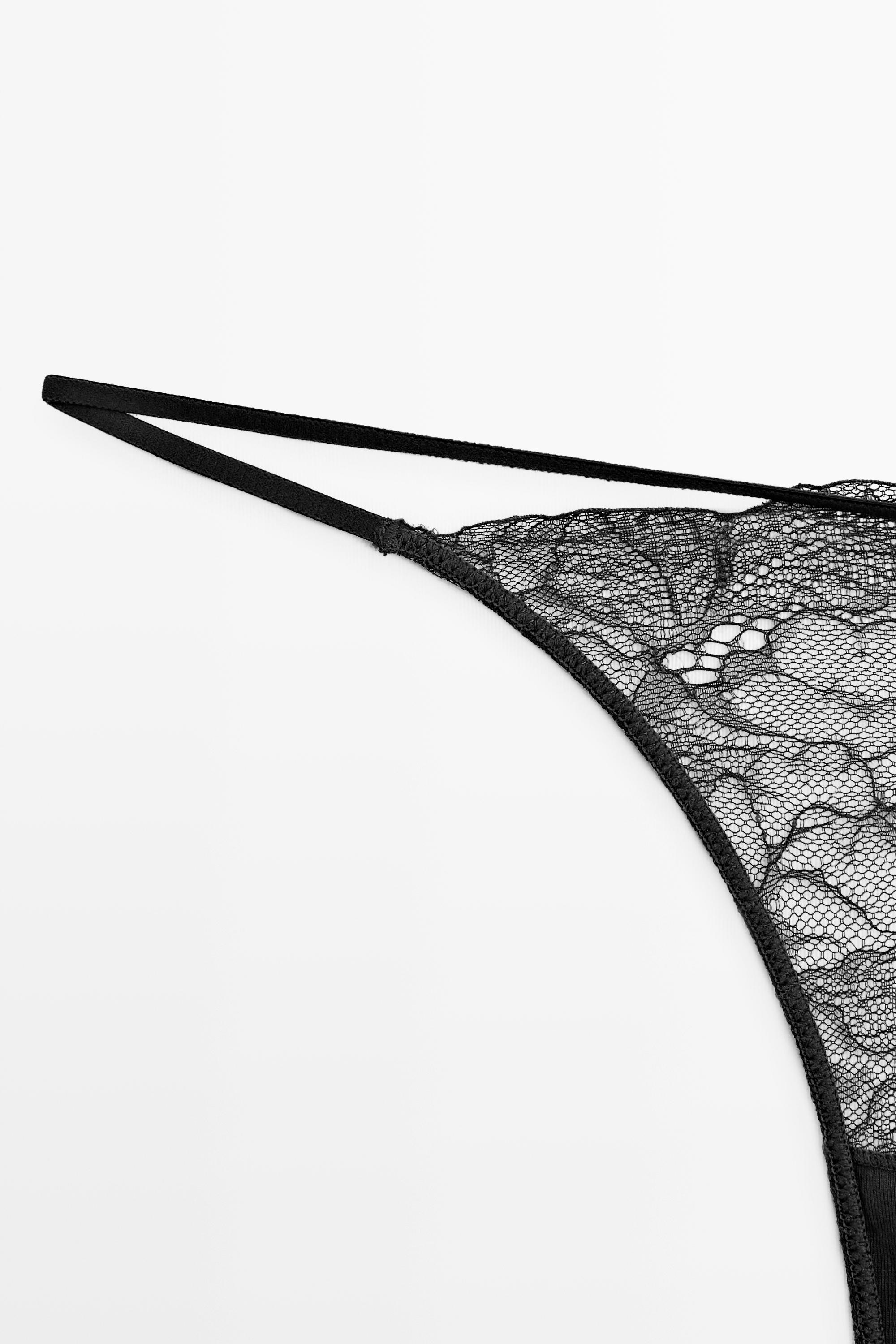 Wavy-trim lace thong